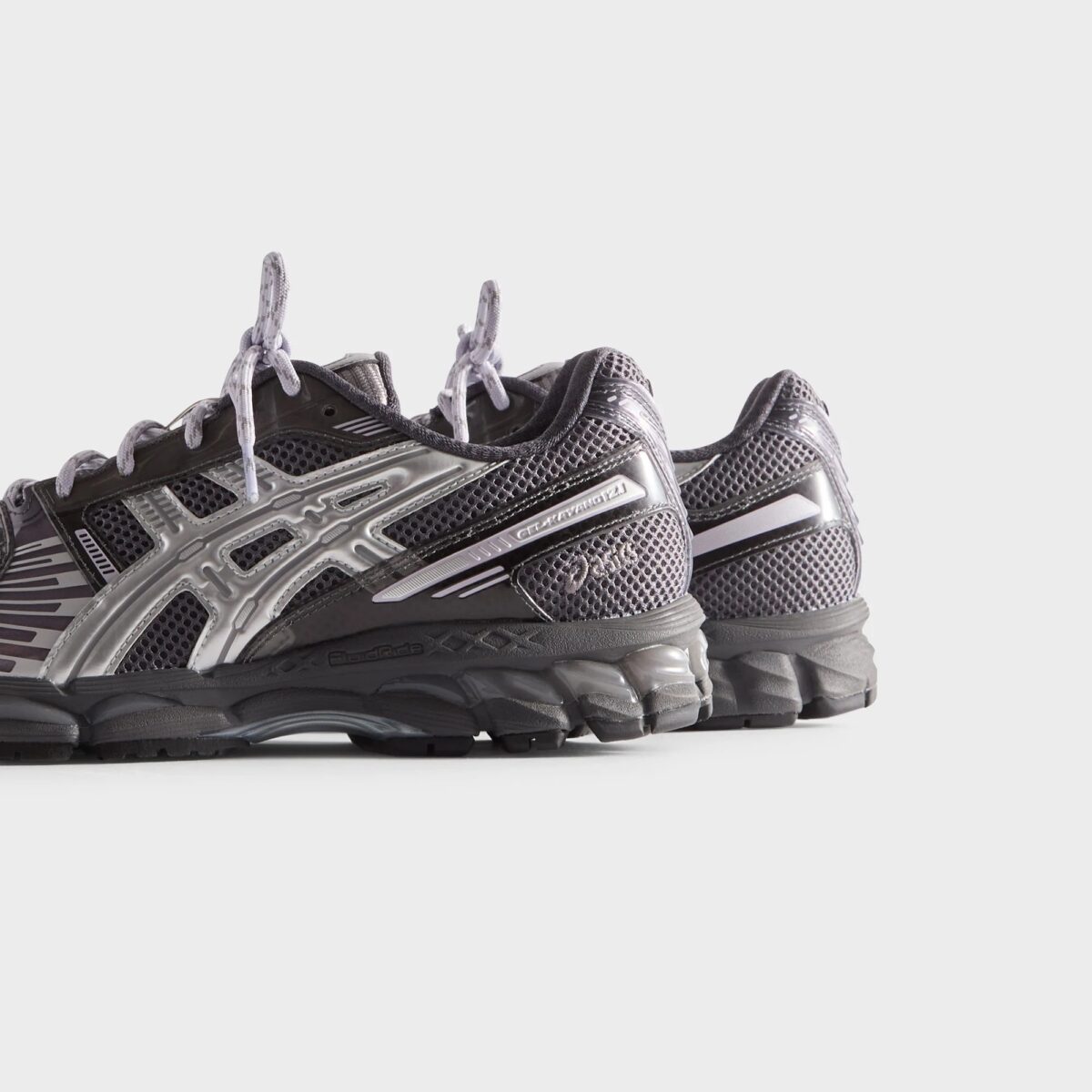 KITH × ASICS の GEL-KAYANO 12.1 "Tornado/Pure Silver" が発売