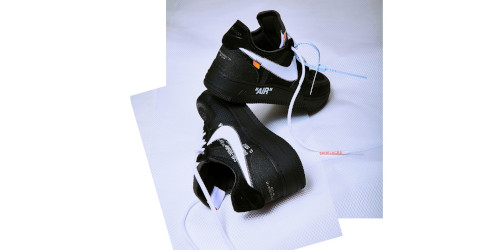 Off-White™ × NIKE の AIR FORCE 1 LOW “Black” が発売