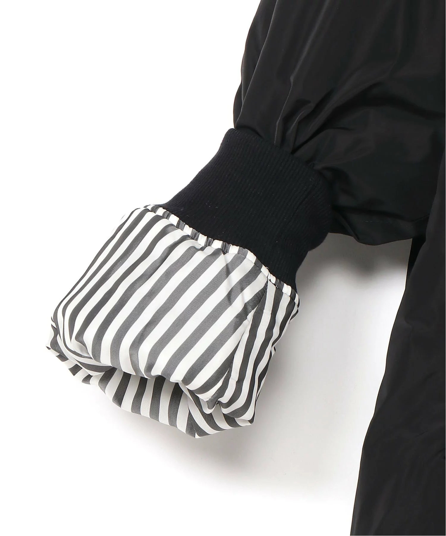 UNDERCOVER の Coach Jacket が発売