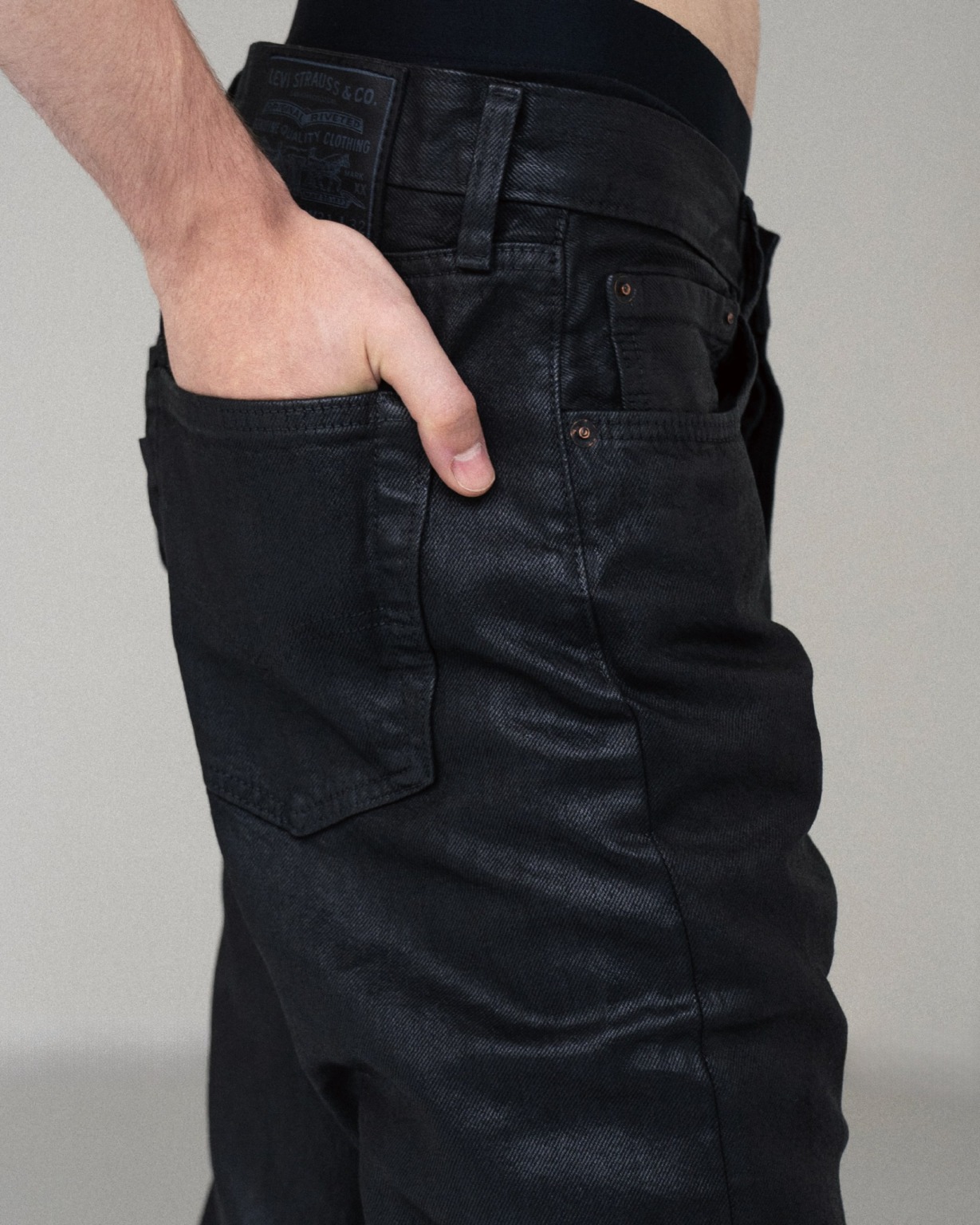 BIOTOP × Levi’s® の 501® ORIGINAL CANDLE WAX PANT が発売