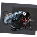 Off-White™ × NIKE の AIR VAPORMAX “Black” が発売