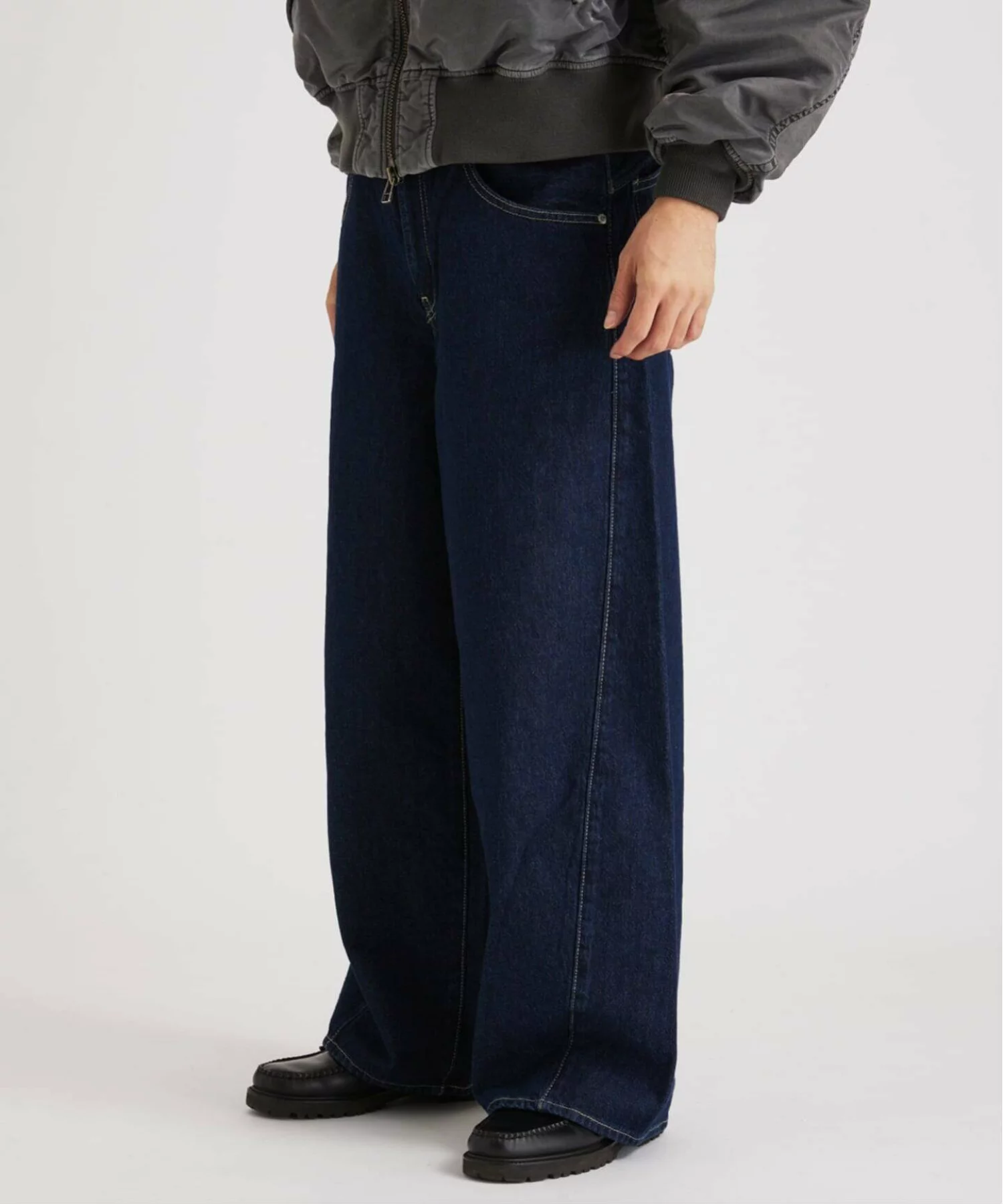 JOURNAL STANDARD × Levi’s® による Super Baggy Barrel Jeans の先行予約が開始
