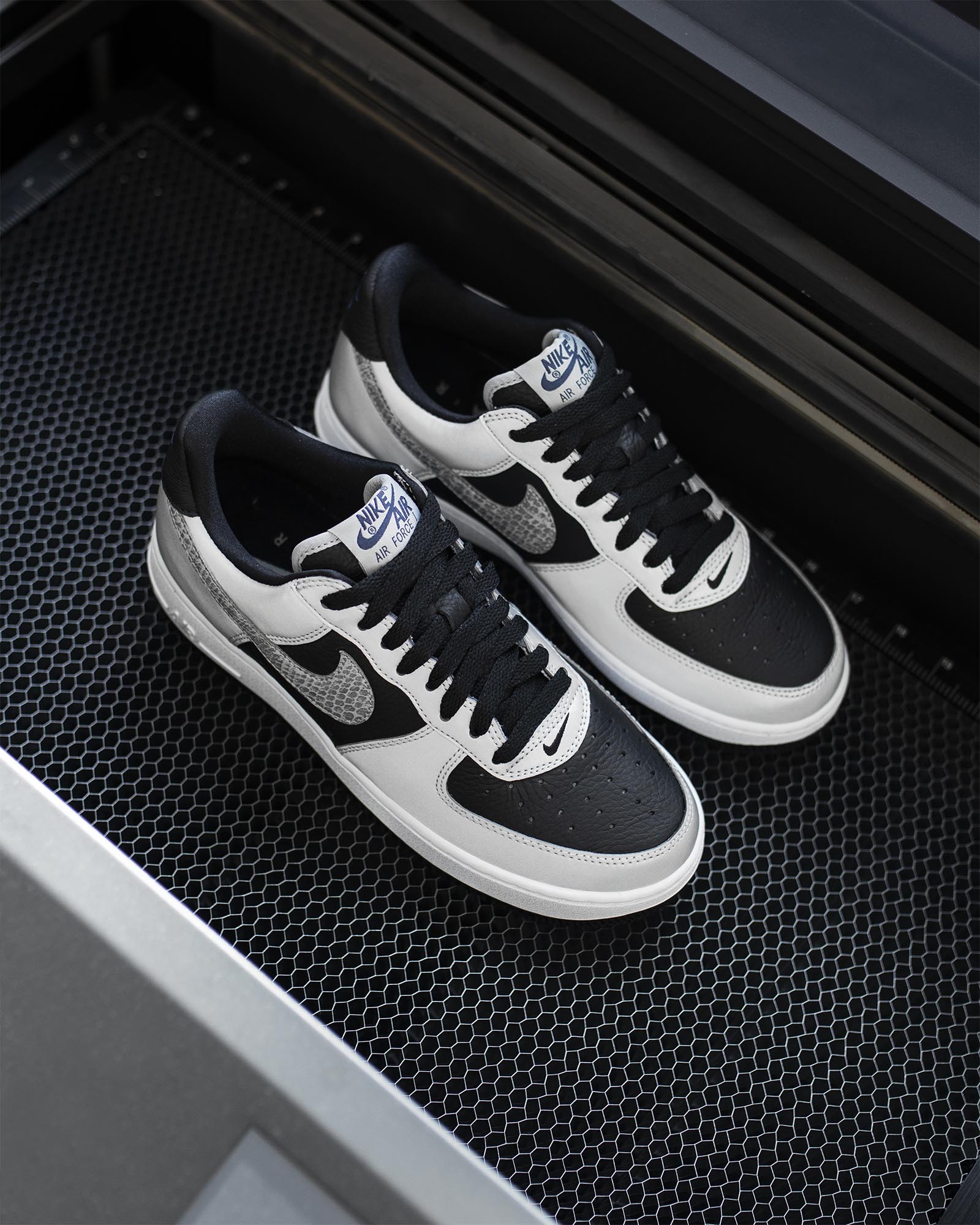 NIKE AIR FORCE 1 LOW "Silver Snake" が発売