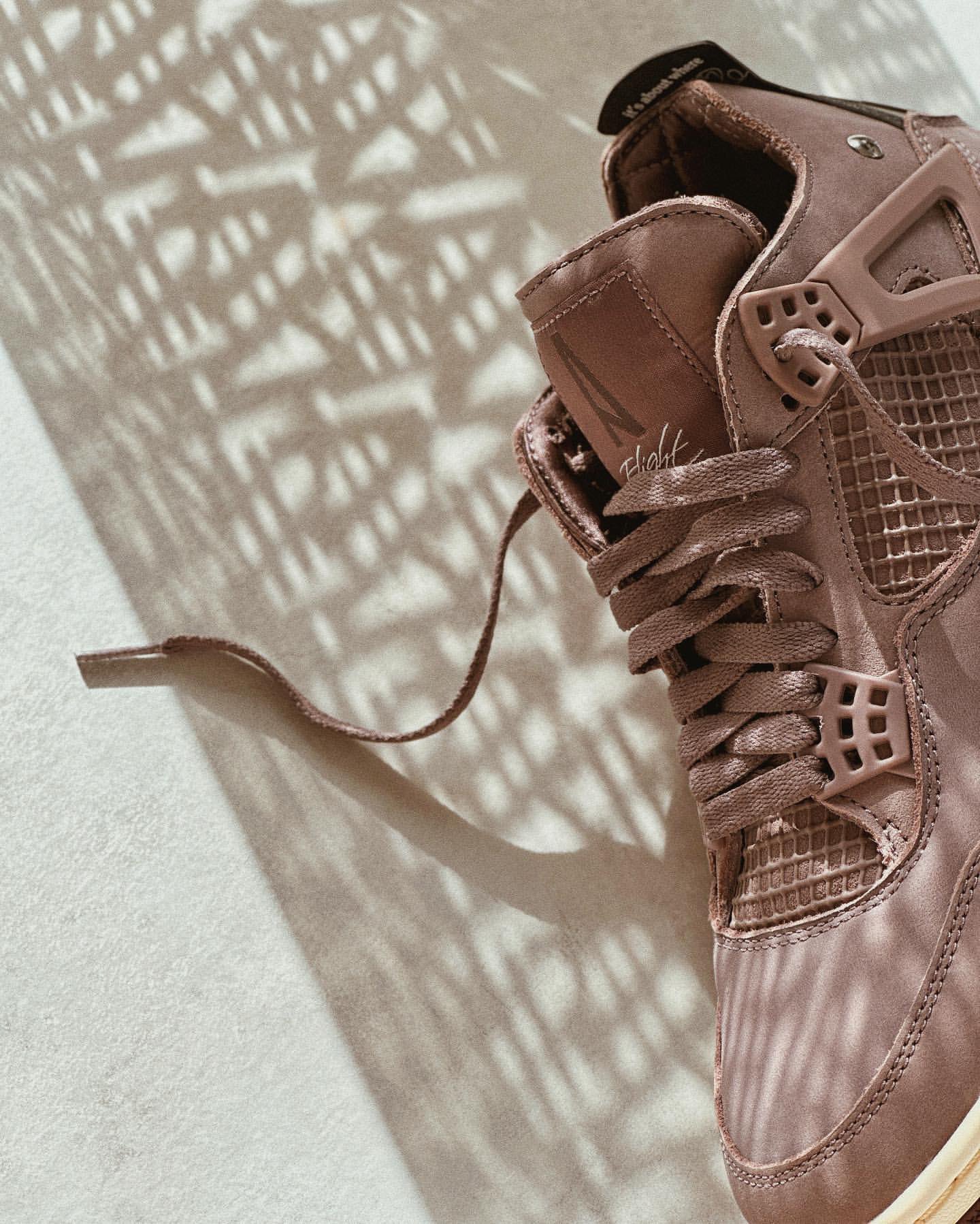 A Ma Maniére × NIKE の AIR JORDAN 4 "Violet Ore" が発売 