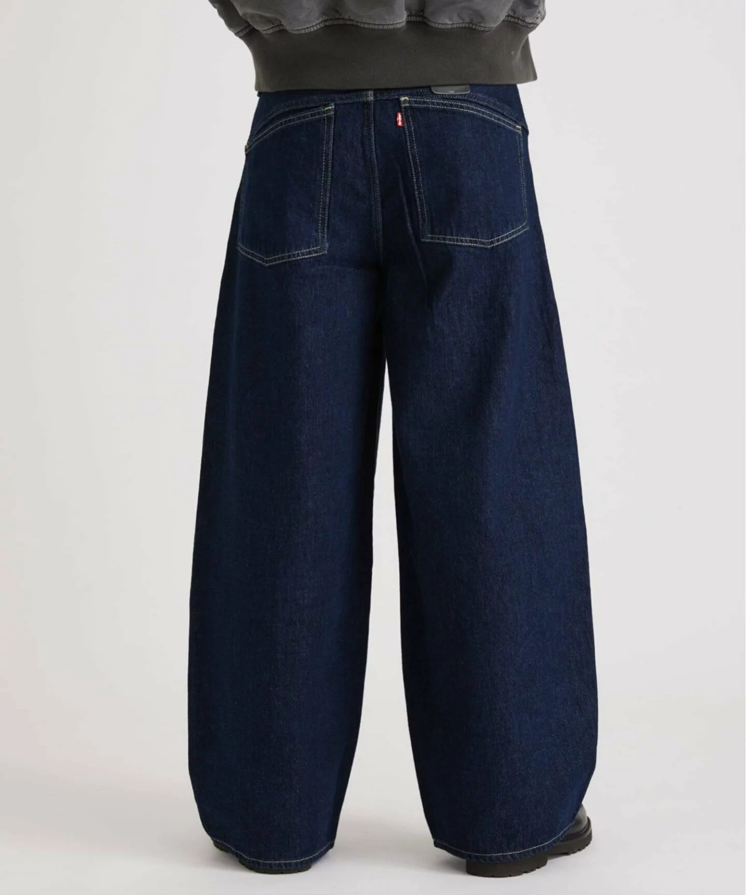 JOURNAL STANDARD × Levi’s® による Super Baggy Barrel Jeans の先行予約が開始