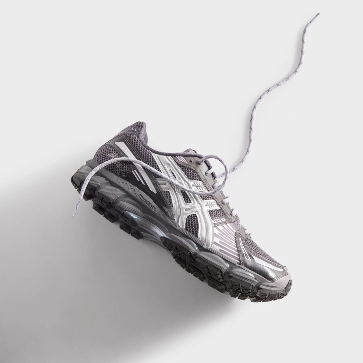 KITH × ASICS の GEL-KAYANO 12.1 "Tornado/Pure Silver" が発売