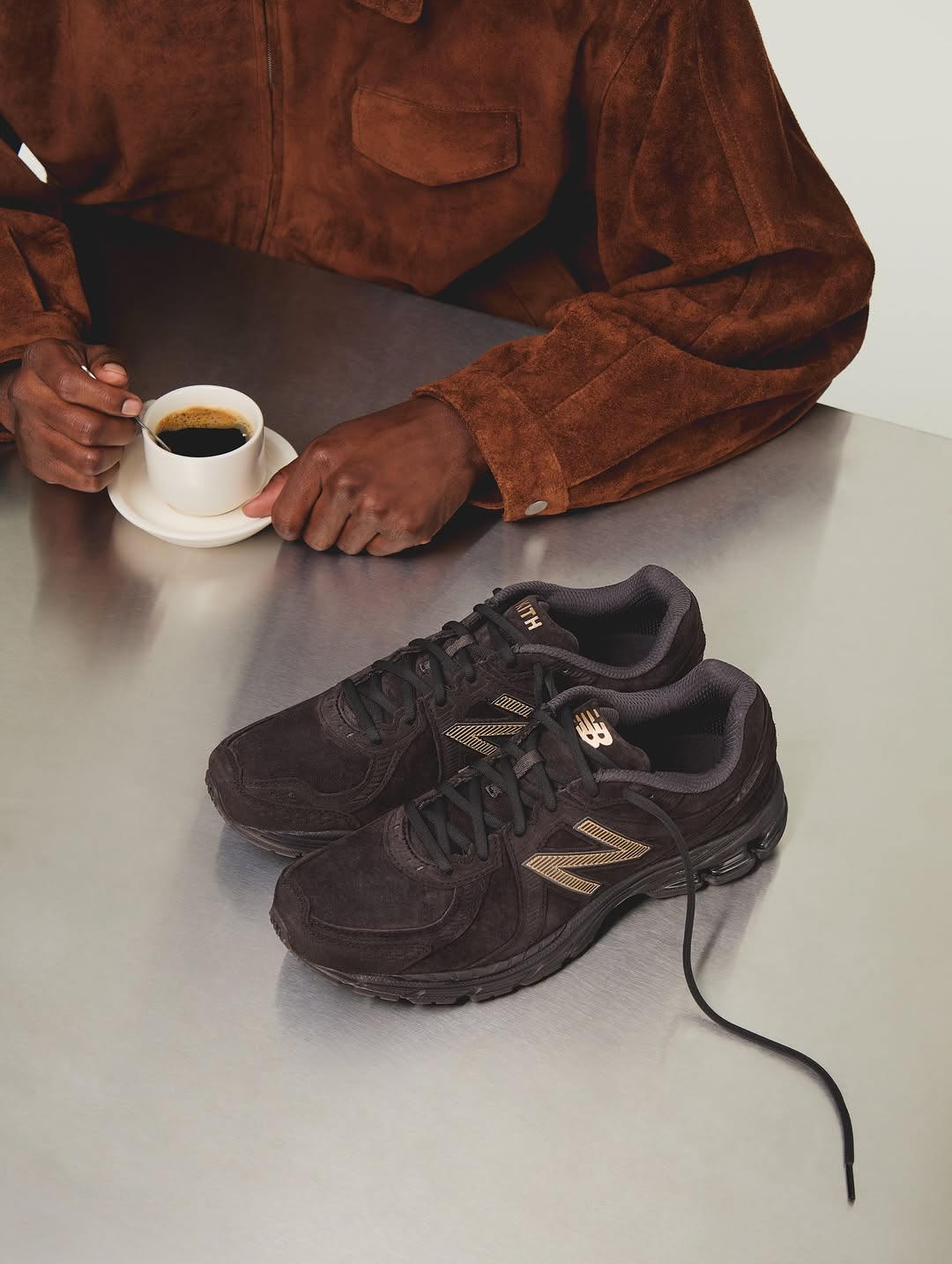KITH × New Balance 860v2 "Espresso" が10月13日(月)発売