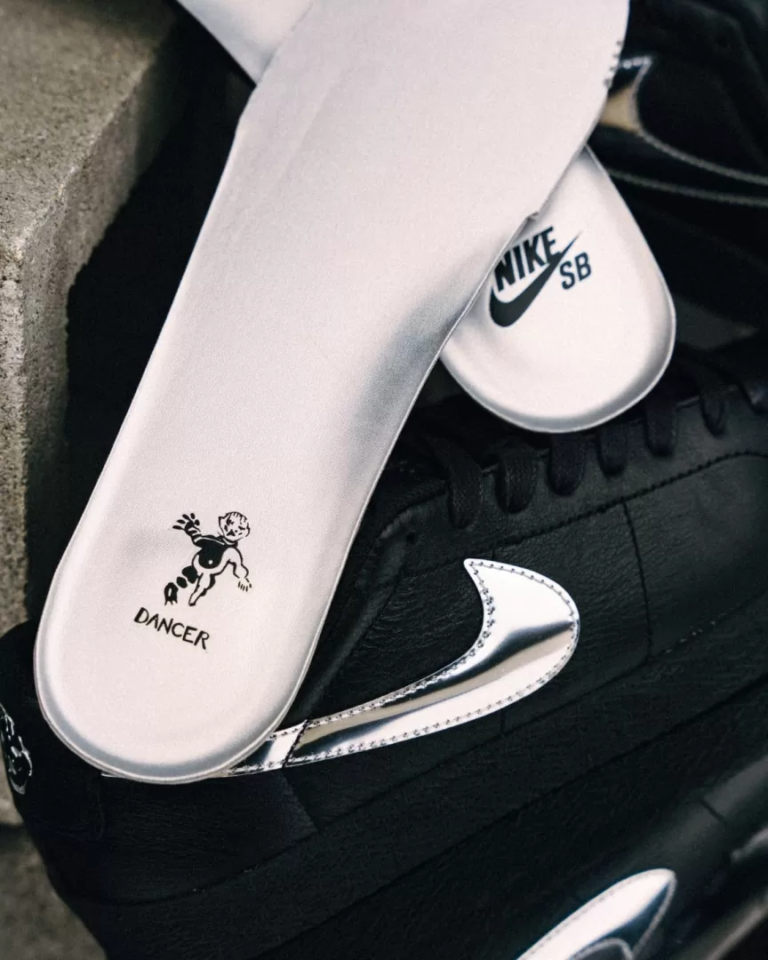 Dancer Skateboard × NIKE SB の ZOOM BLAZER LOW QS "Black/Metallic Silver" が発売