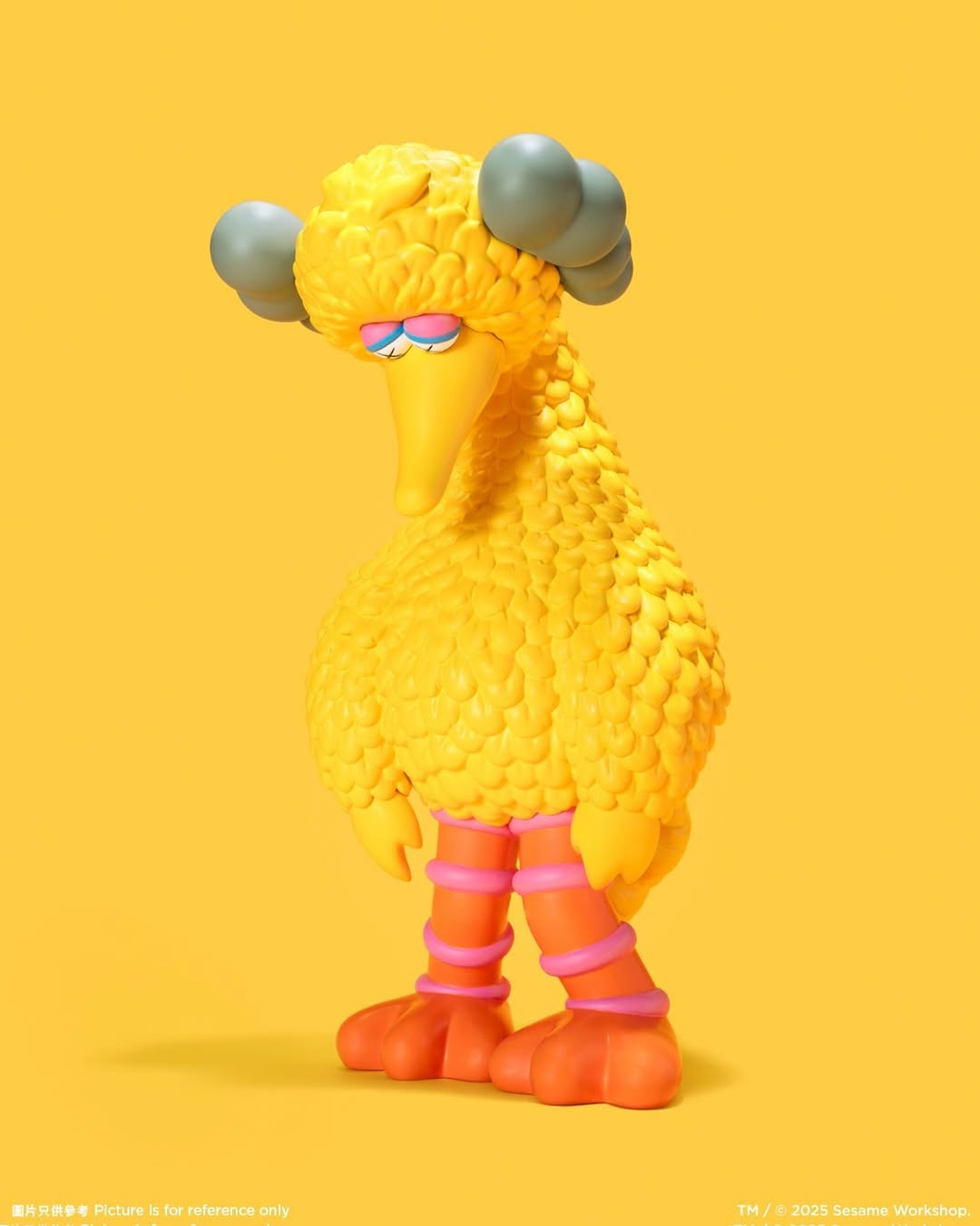 KAWS × セサミストリート の “Vinyl Figure Collection” が10月