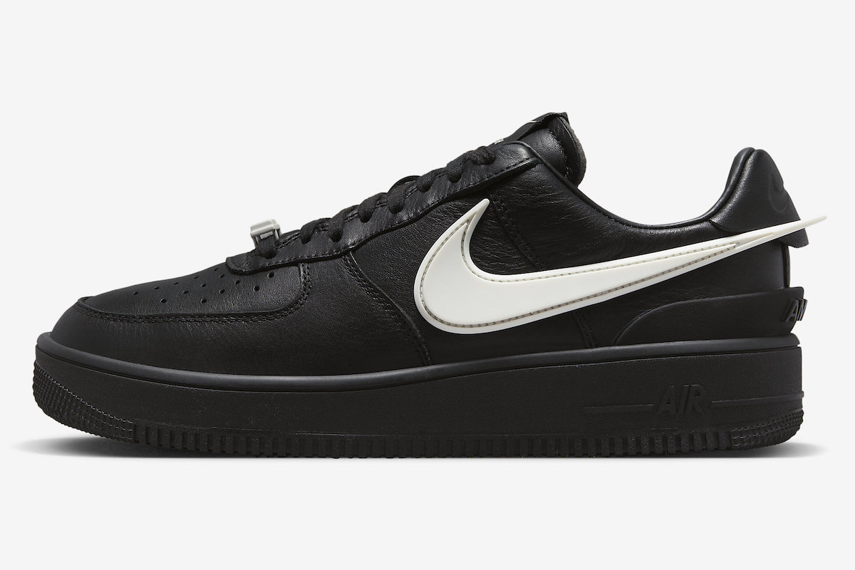 AMBUSH® × NIKE の AIR FORCE 1 “Black” が発売
