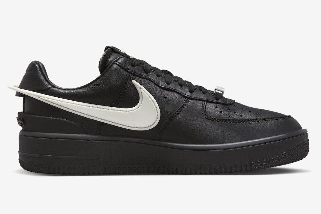 AMBUSH® × NIKE の AIR FORCE 1 “Black” が発売