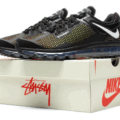 Stüssy × NIKE の AIR MAX 2013 “Black” が発売