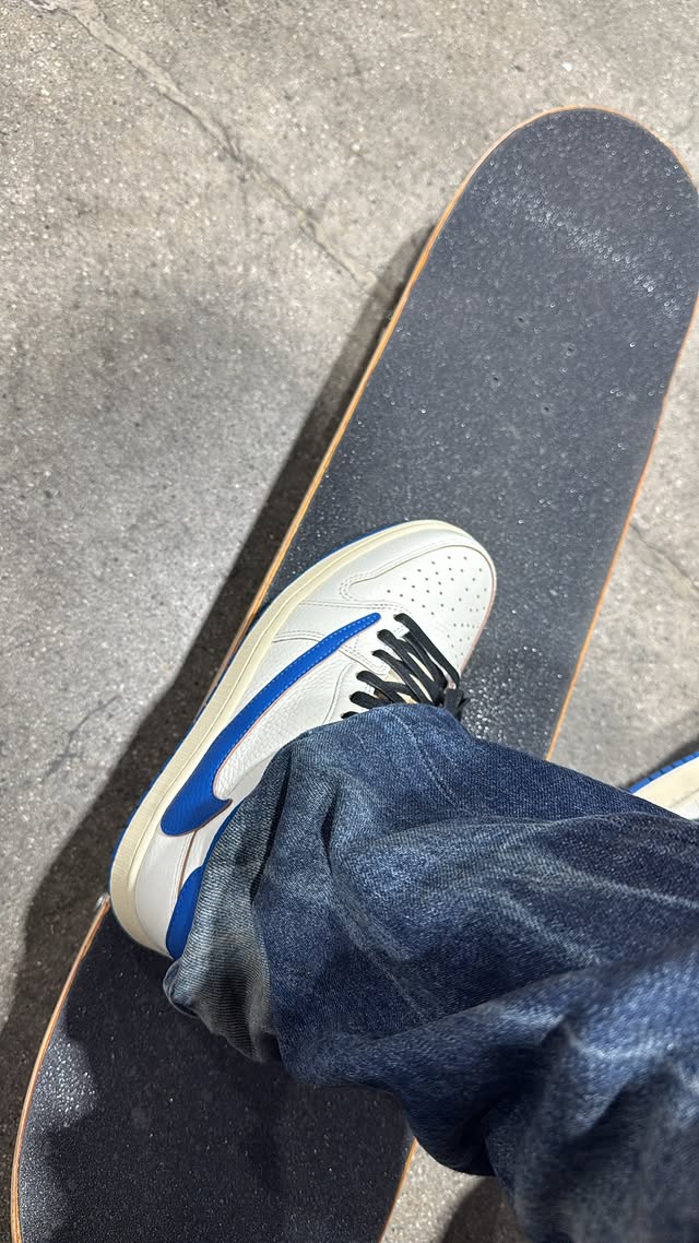 堀米雄斗 が Travis Scott × fragment design × NIKE AIR JORDAN 1 LOW “Sail/Military Blue” を着用