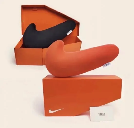 NIKE の Swoosh Birthday Pillow が発売