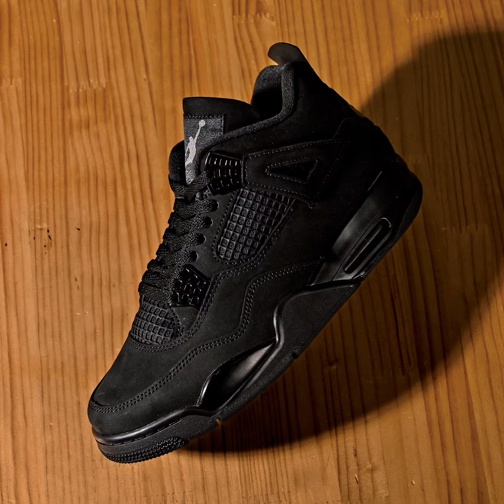 NIKE AIR JORDAN 4 RETRO “Black Cat” が11月28日(金)発売
