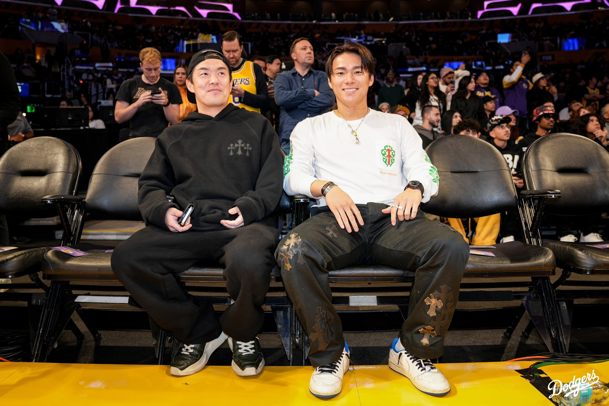 ドジャース 山本由伸 が Travis Scott × fragment design × NIKE AIR JORDAN 1 LOW “Sail/Military Blue” を着用