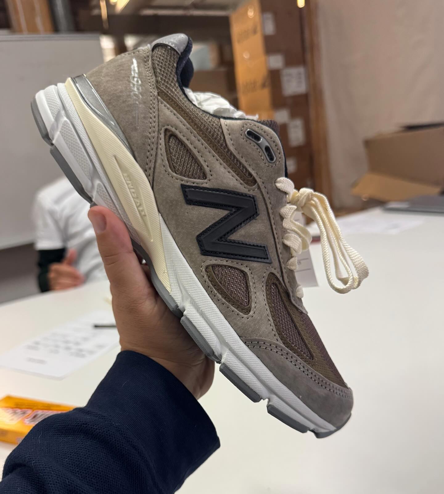 JJJJound × New Balance 990v4 の新色が発売予定