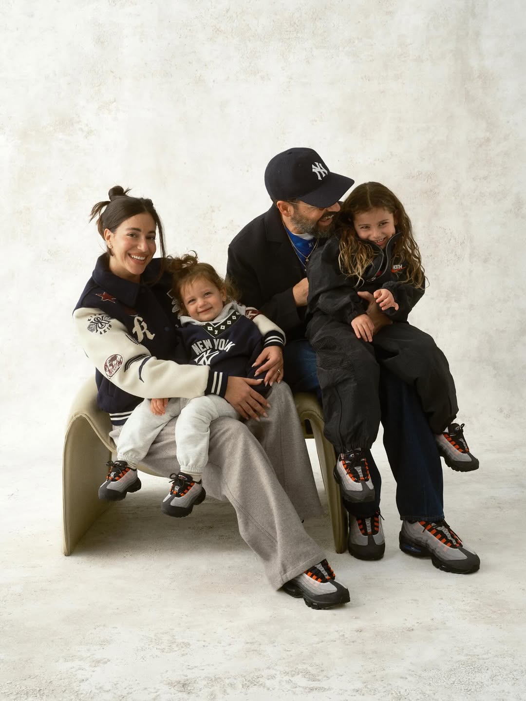 KITH × NIKE の2025年ホリデーコレクションが公開