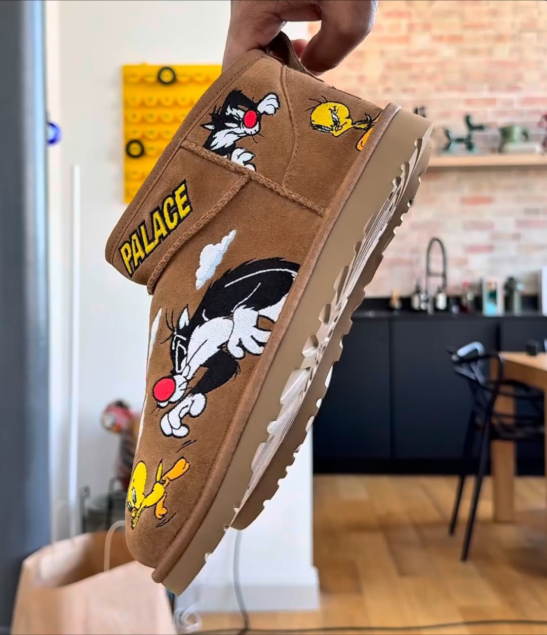 PALACE × UGG × Looney Tunes のトリプルコラボコレクションが近日発売予定