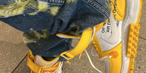 Off-White™ × NIKE の AIR FORCE 1 MID SP LTHR “Varsity Maize” が発売