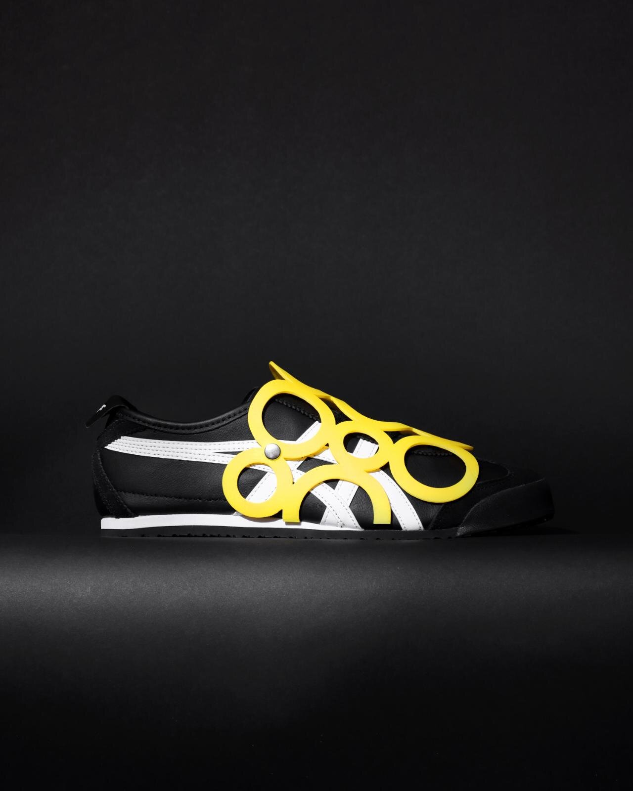 COMME des GARÇONS × Onitsuka Tiger の2025年ホリデーコレクションが12月1日(月)発売予定