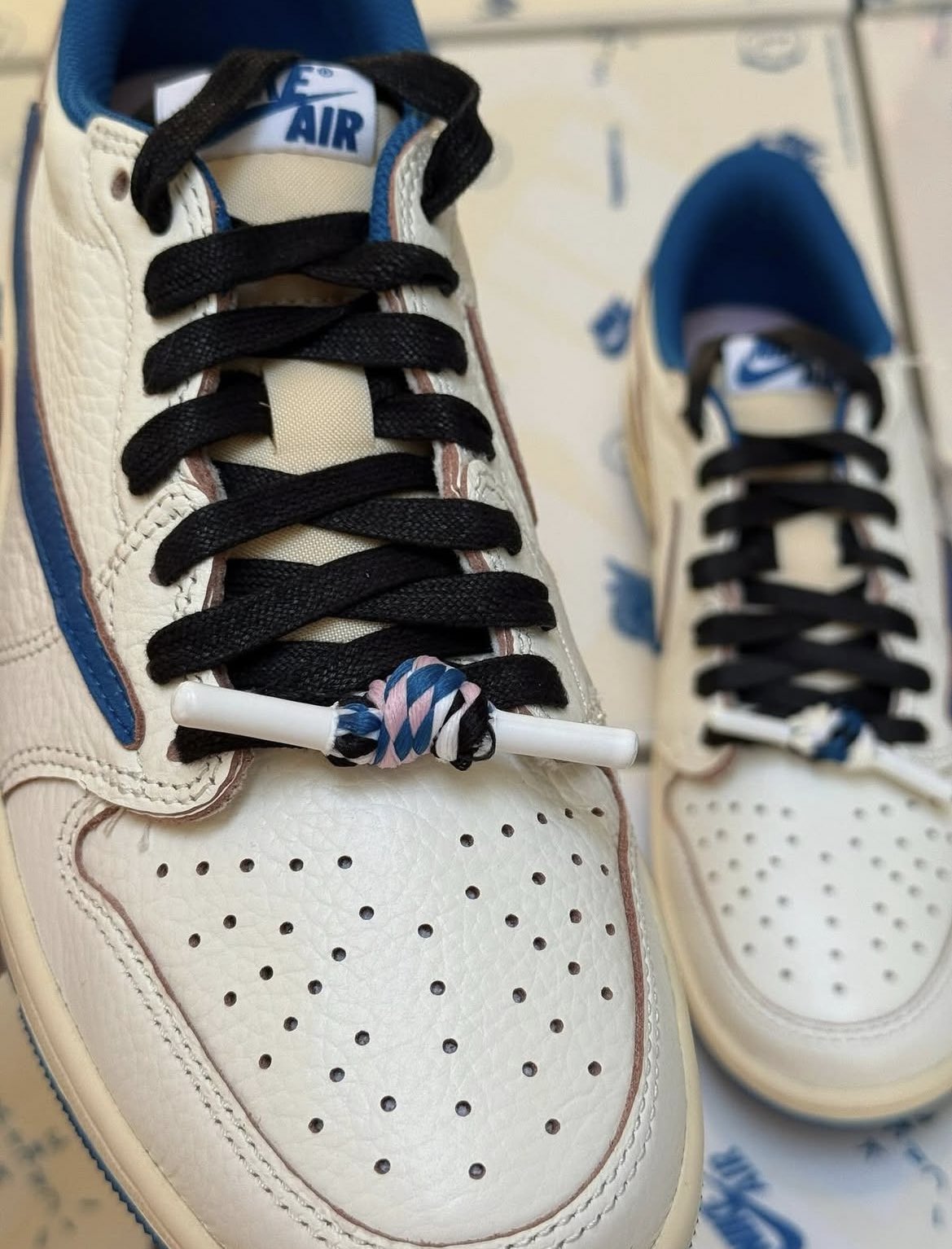 Travis Scott × fragment design × NIKE AIR JORDAN 1 LOW “Sail/Military Blue” もバックドアが発生している模様