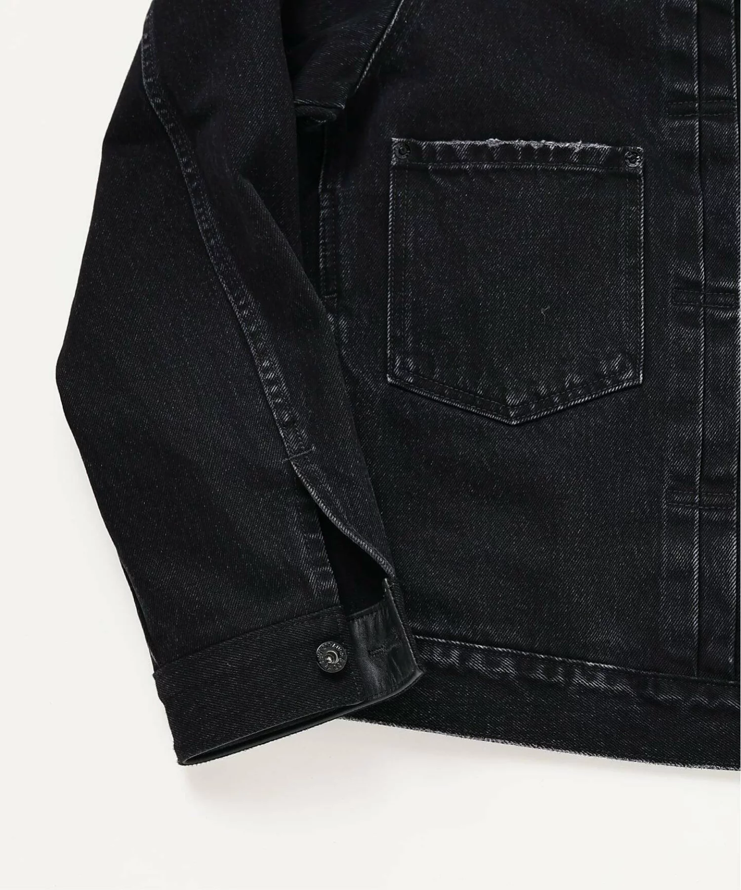 EDIFICE × Levi’s®『2nd Type Tracker Jacket』の先行予約が開始
