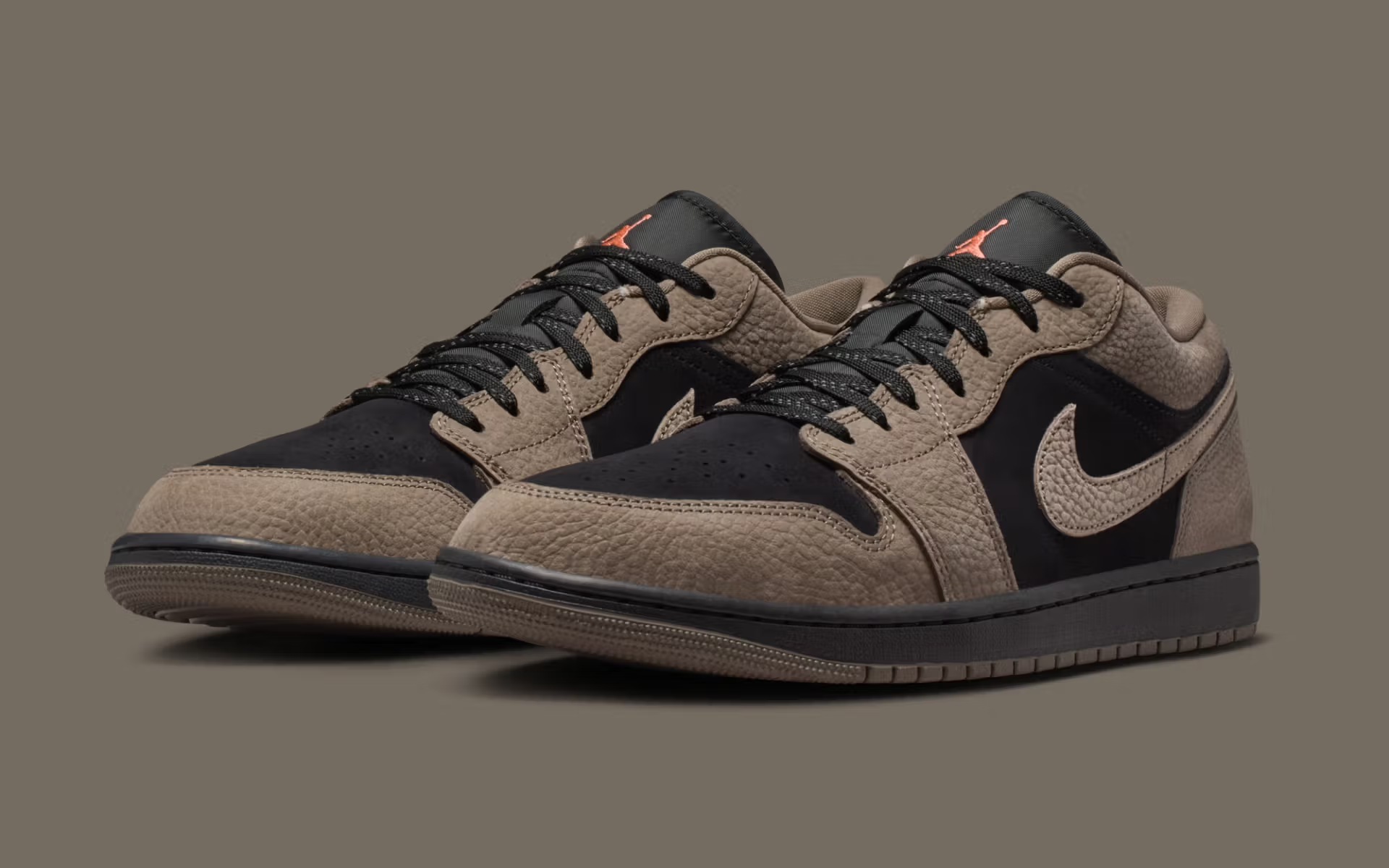 Travis Scott コラボを彷彿とさせる配色の NIKE AIR JORDAN 1 LOW “Olive Grey” が2026年春に発売