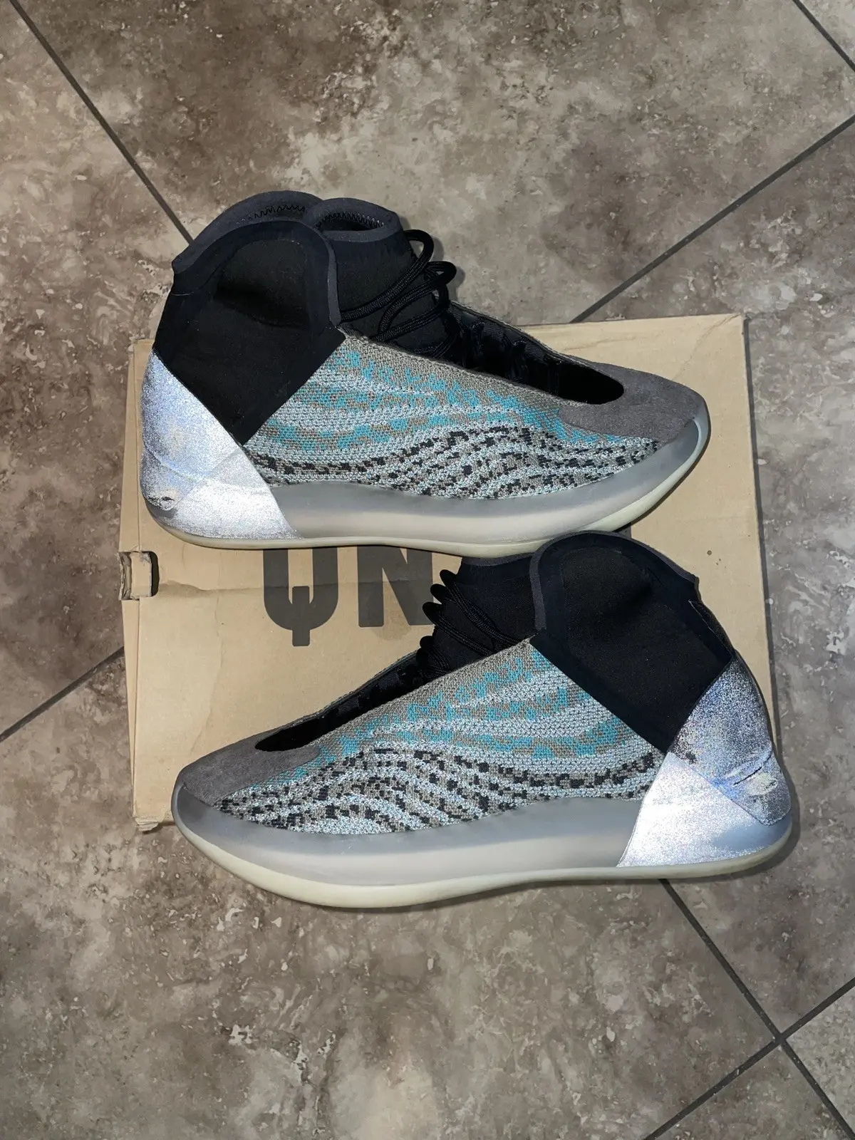 YEEZY QUANTUM “Teal Blue” の46％OFF セールが開催