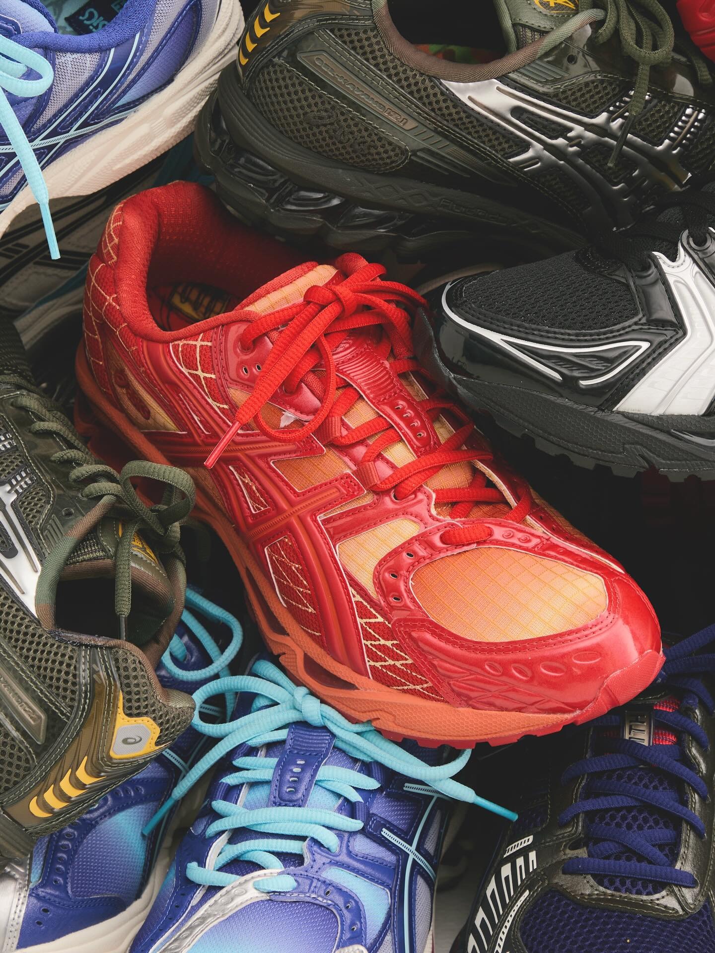 KITH × Marvel vs CAPCOM × ASICS のトリプルコラボスニーカーが11月に発売予定