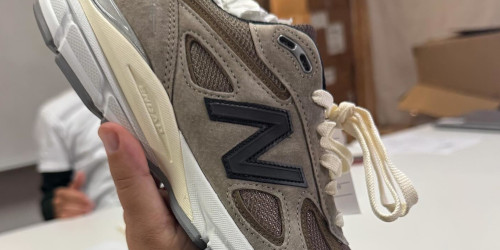 JJJJound × New Balance 990v4 の新色が発売予定