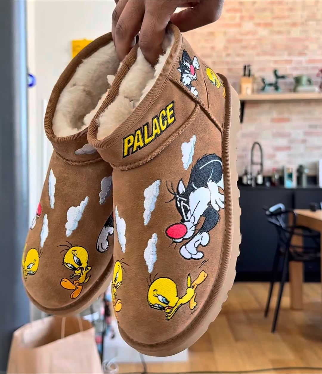 PALACE × UGG × Looney Tunes のトリプルコラボコレクションが近日発売予定