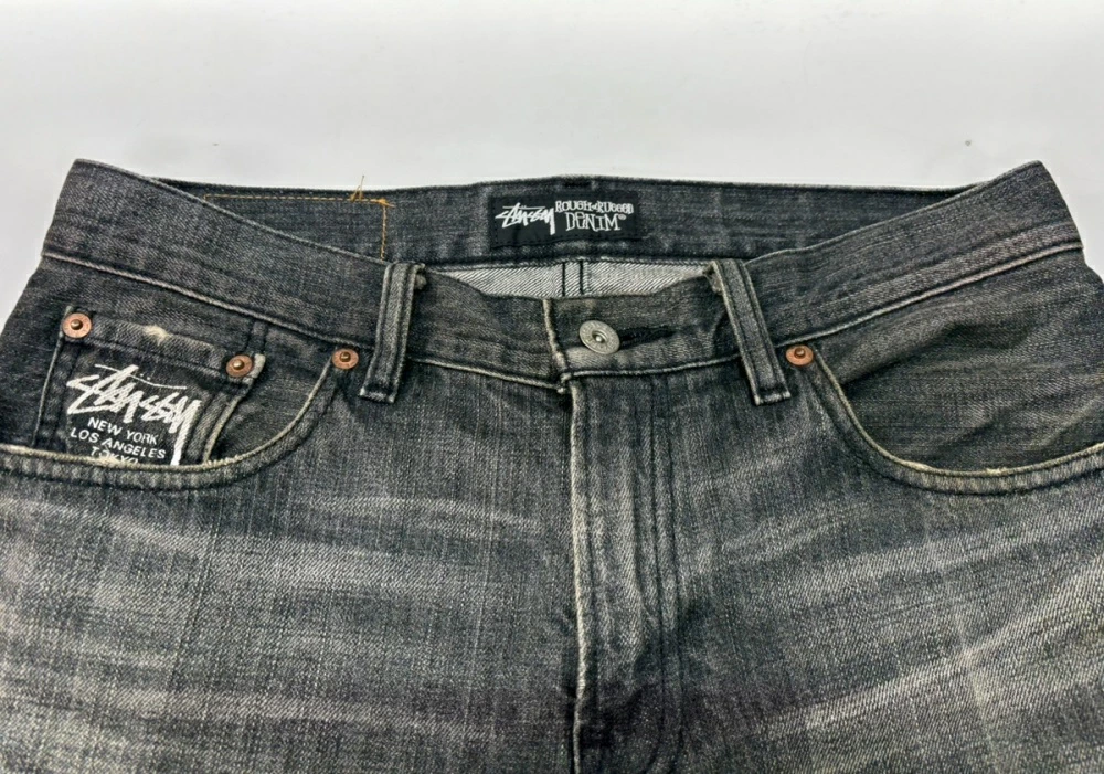 Stüssy × Levi’s® の SS502 Regular Fit Straight が発売
