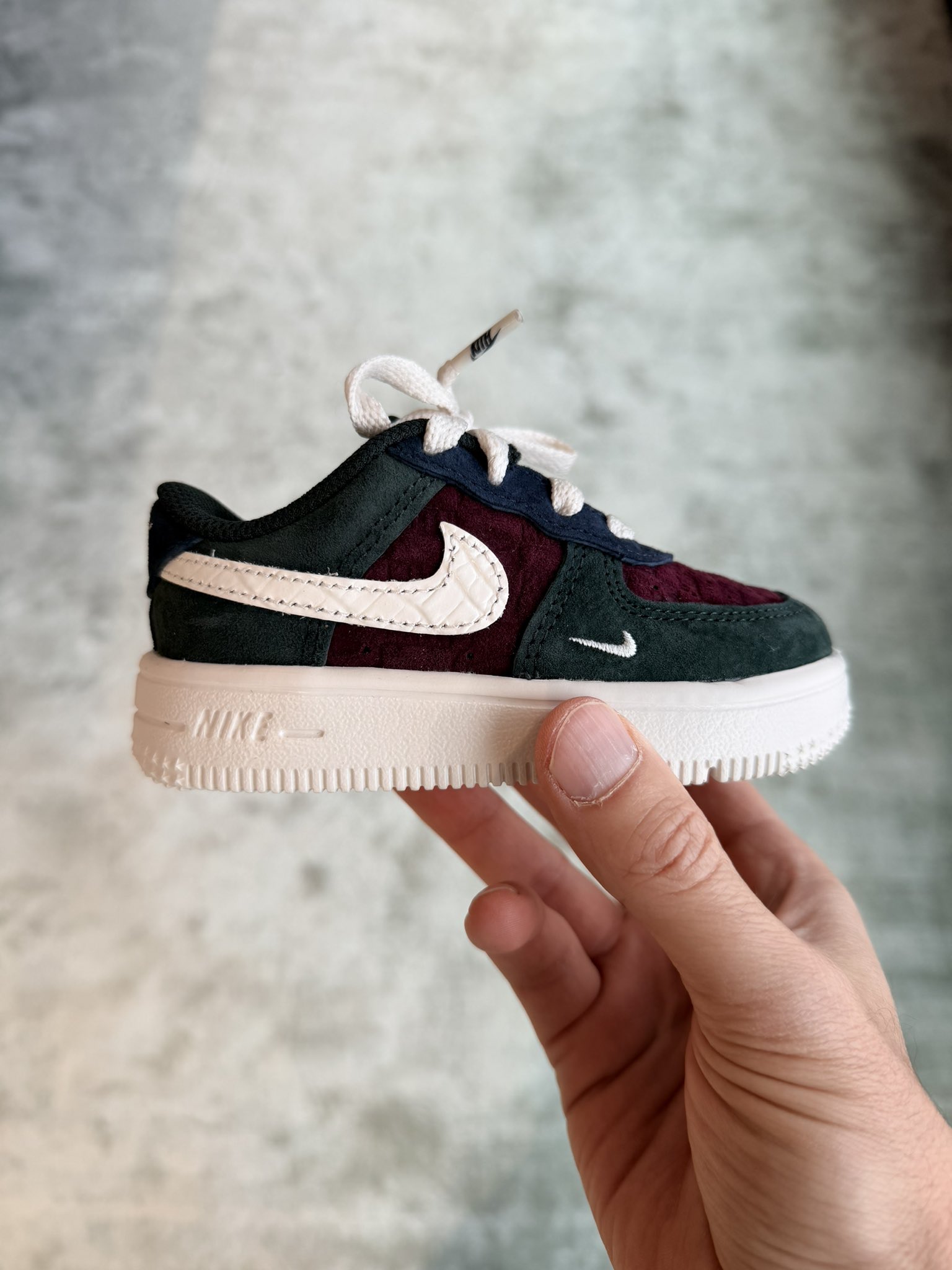 KITH × NIKE の "Kithmas Collection 2025" が近日発売予定