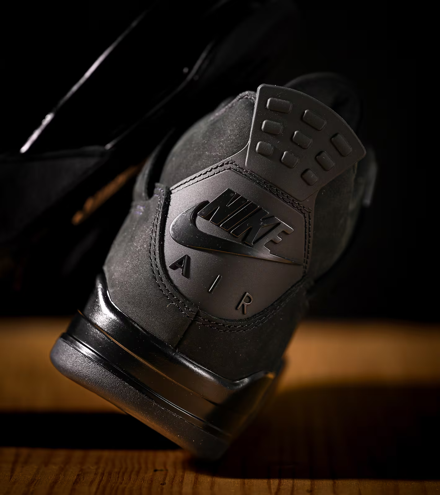 NIKE AIR JORDAN 4 RETRO “Black Cat” が11月28日(金)発売