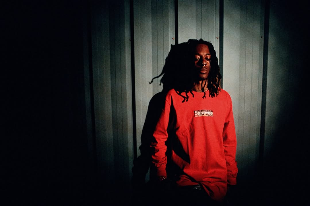 ラッパー Skaiwater が Supreme × Michael Jackson の未公開アイテムを着用