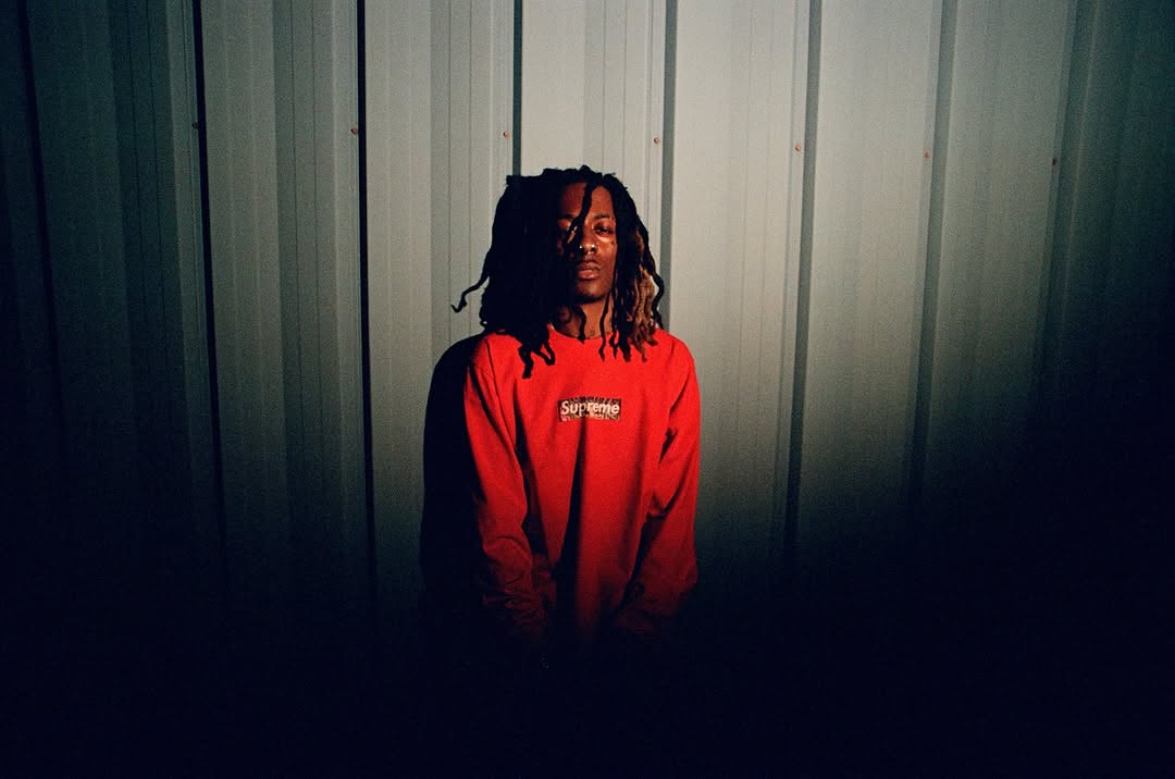 ラッパー Skaiwater が Supreme × Michael Jackson の未公開アイテムを着用