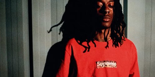 ラッパー Skaiwater が Supreme × Michael Jackson の未公開アイテムを着用