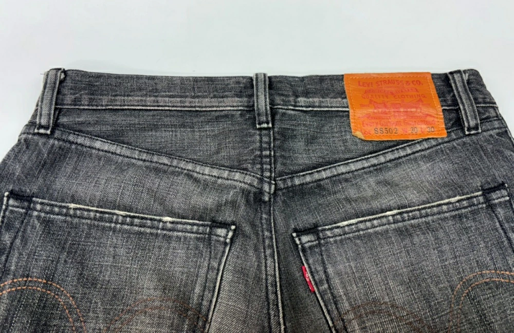 Stüssy × Levi’s® の SS502 Regular Fit Straight が発売