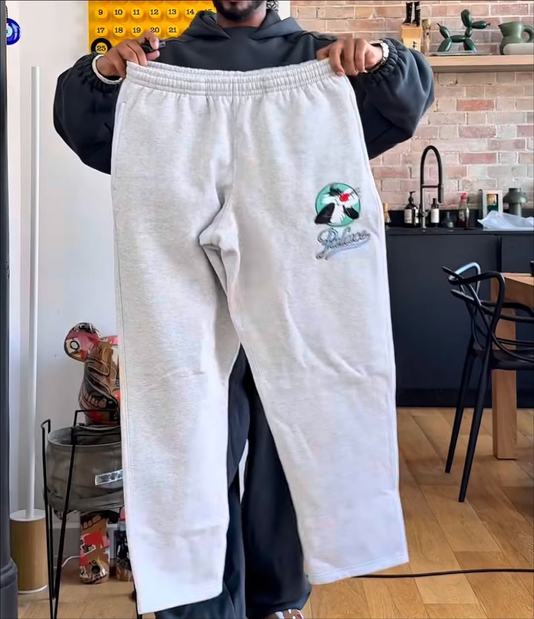 PALACE × UGG × Looney Tunes のトリプルコラボコレクションが近日発売予定