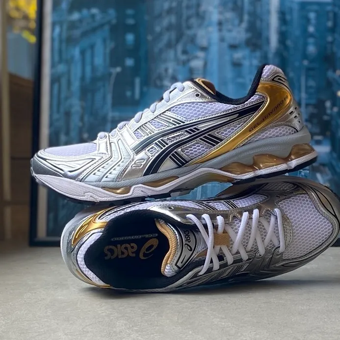 ASICS GEL-KAYANO 14 “Black/Pure Silver”、“White/Pure Gold” が11月6日(木)再販