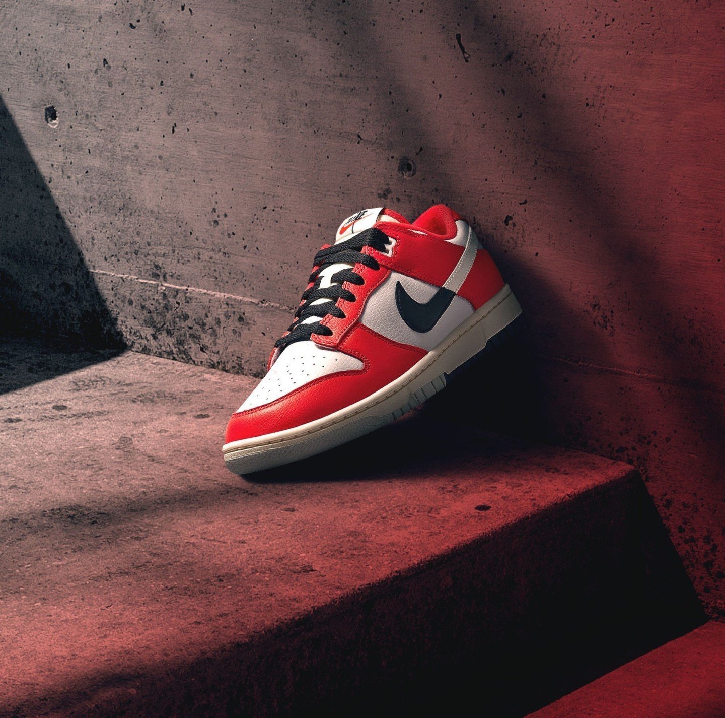 NIKE DUNK LOW RETRO PRM “Chicago Split” が発売