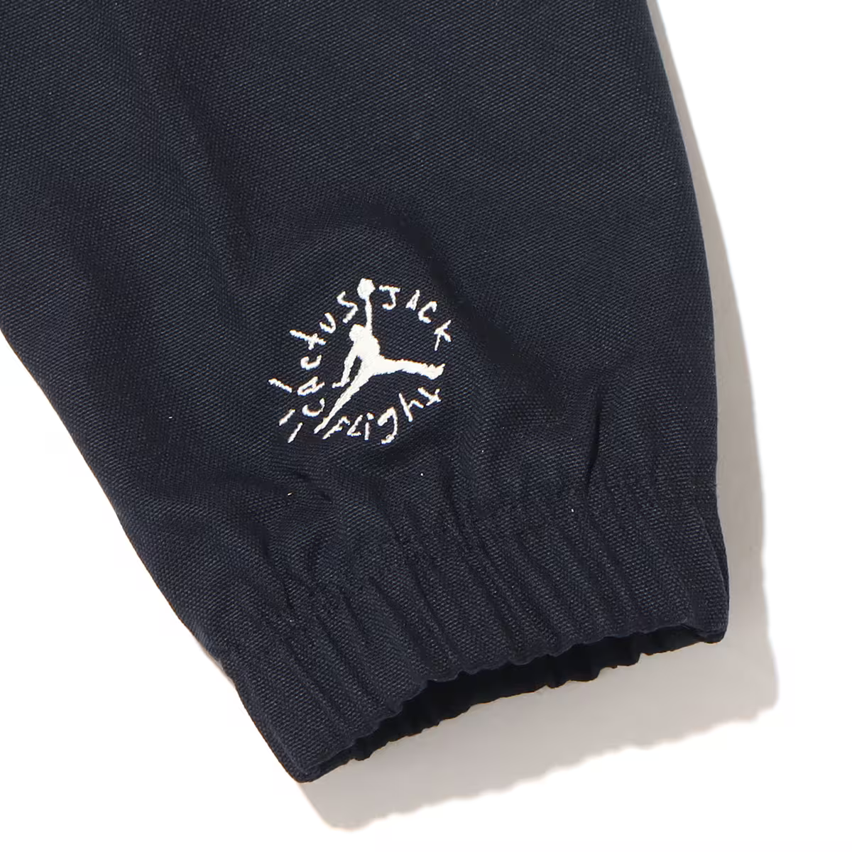 Travis Scott × NIKE の Woven Jacket が発売