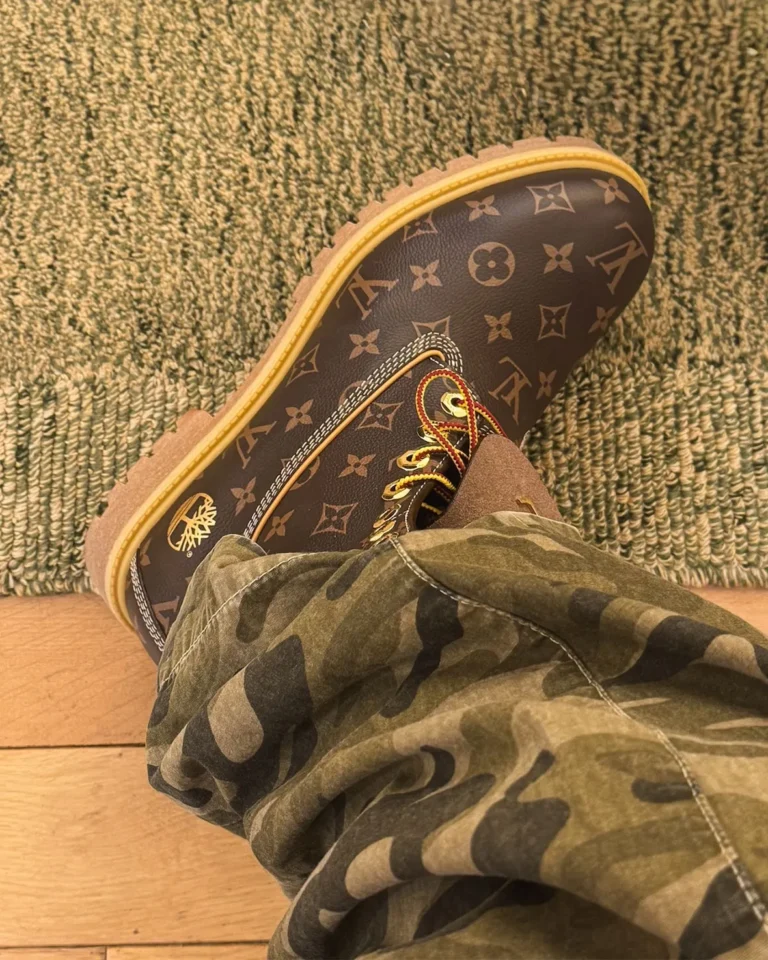Louis Vuitton × Timberland の 18K ゴールドブーツが発表