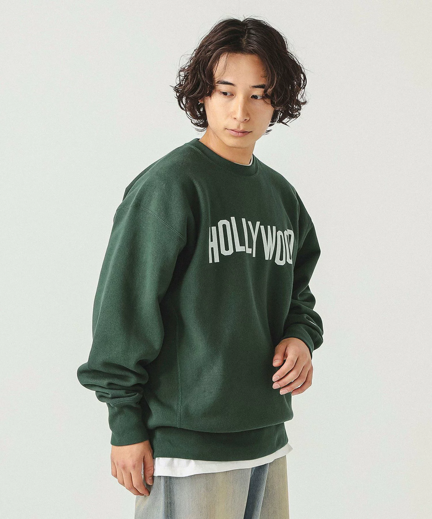 BEAMS × Champion の REVERSE WEAVE® City Crew Sweat が発売