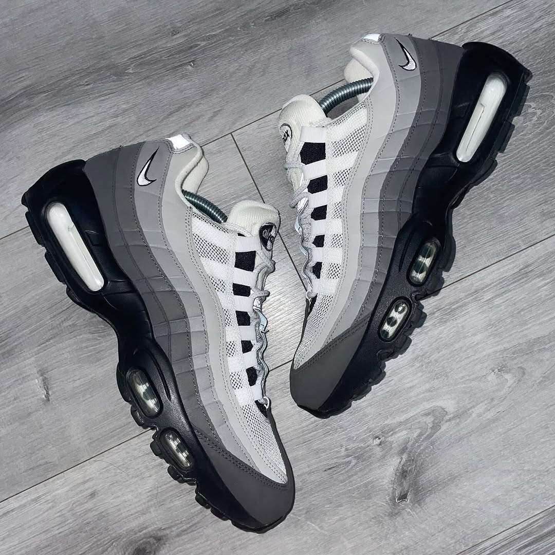 NIKE AIR MAX 95 BIG BUBBLE “Granite” が UNDEFEATED オンラインにて発売