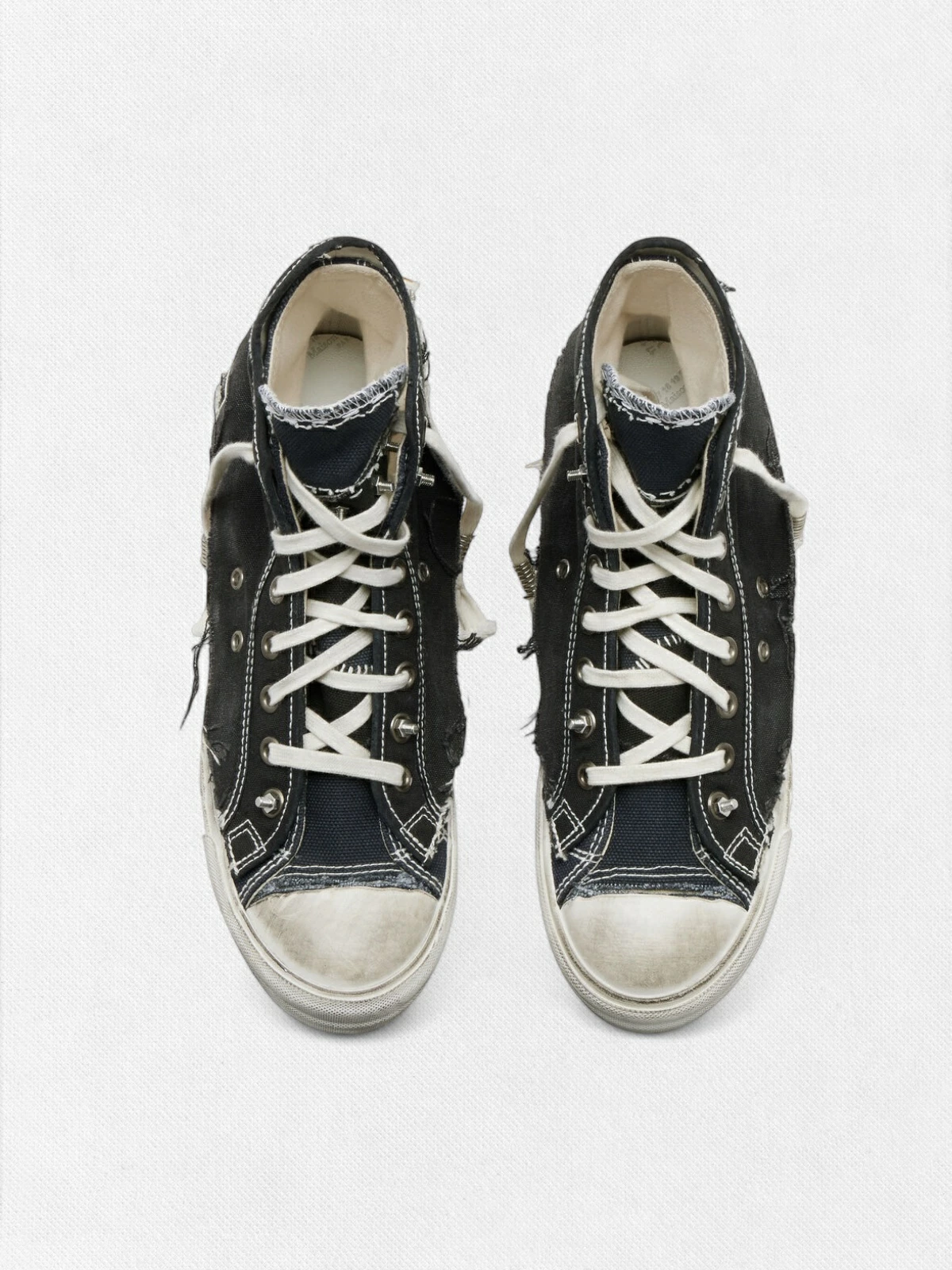 Maison Margiela の Love To Death Sneakers が発売