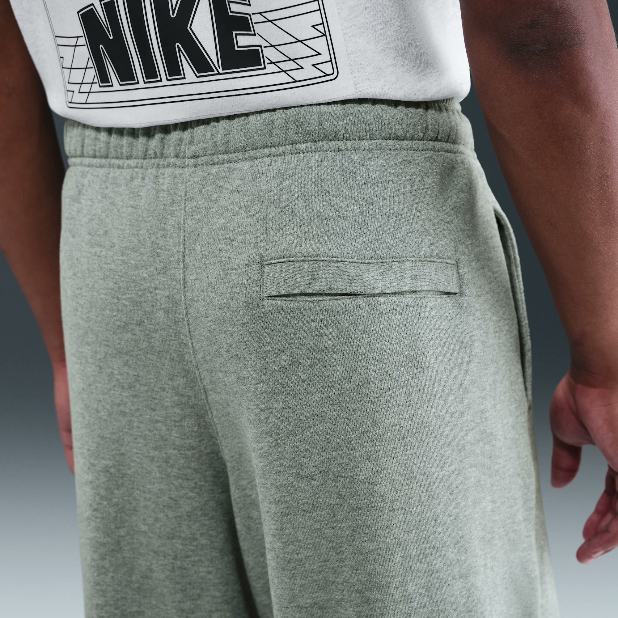 Stranger Things × NIKE の最新コラボアパレルが公開