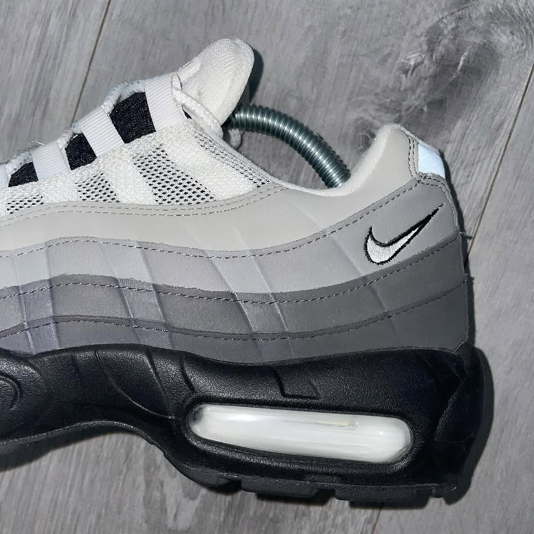 NIKE AIR MAX 95 BIG BUBBLE “Granite” が UNDEFEATED オンラインにて発売