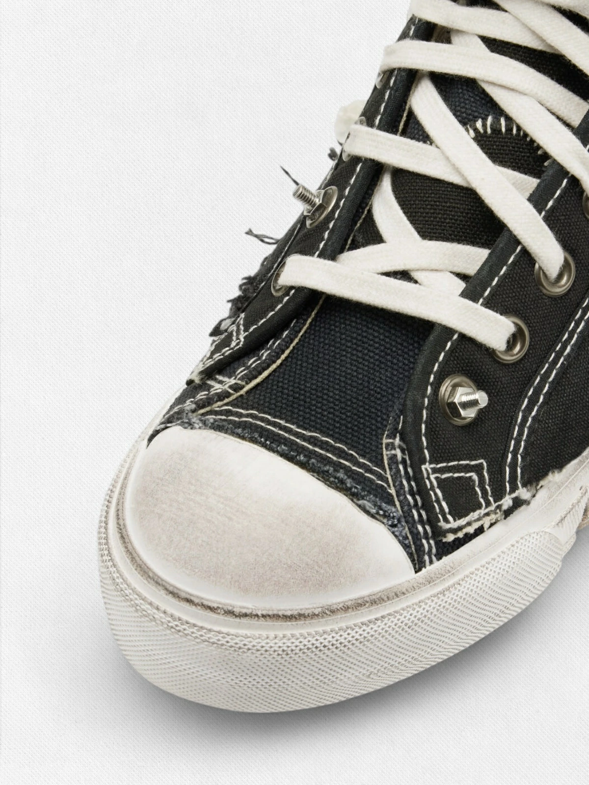Maison Margiela の Love To Death Sneakers が発売